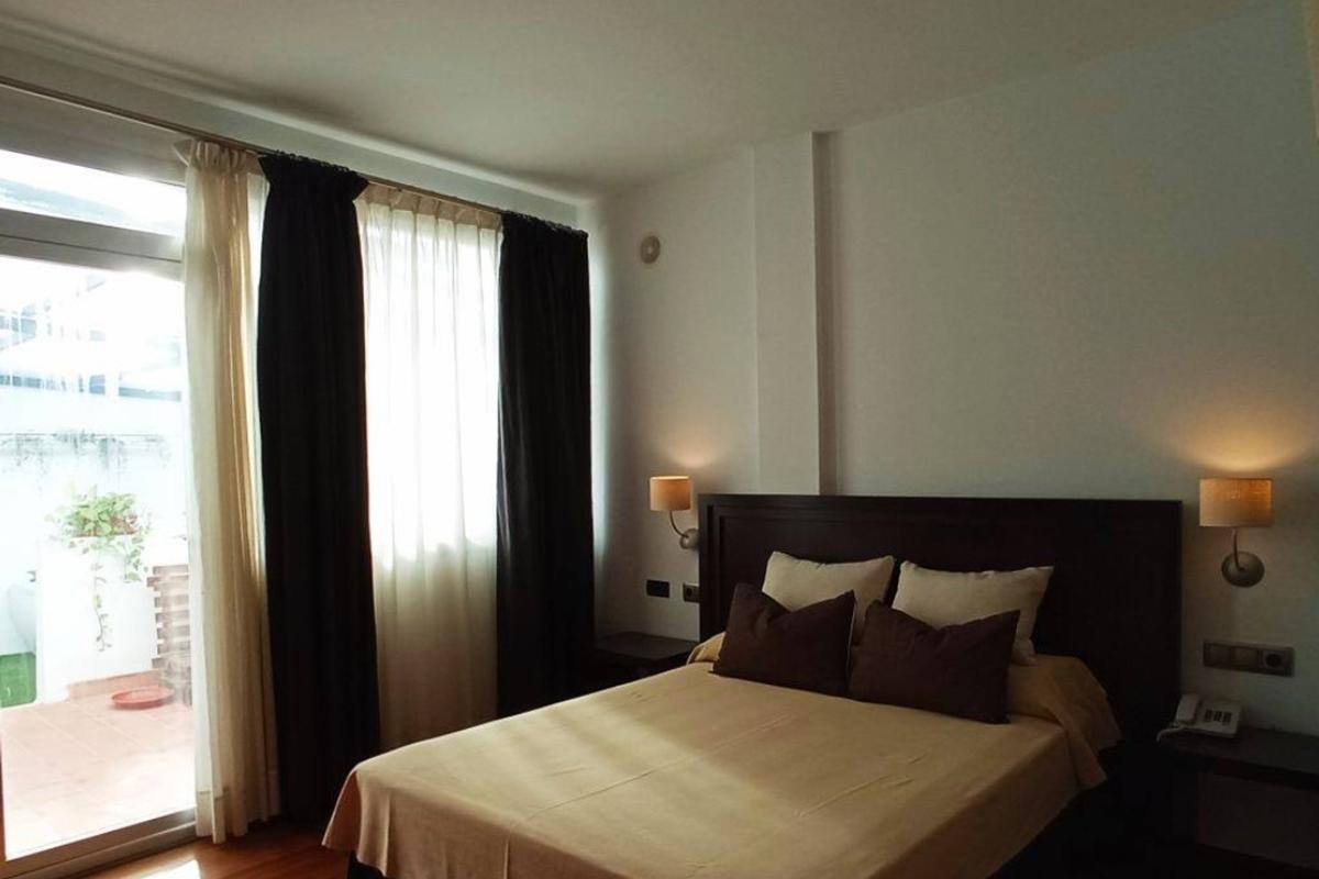 Hotel Baeza Monumental By Eme Hoteles Exterior photo
