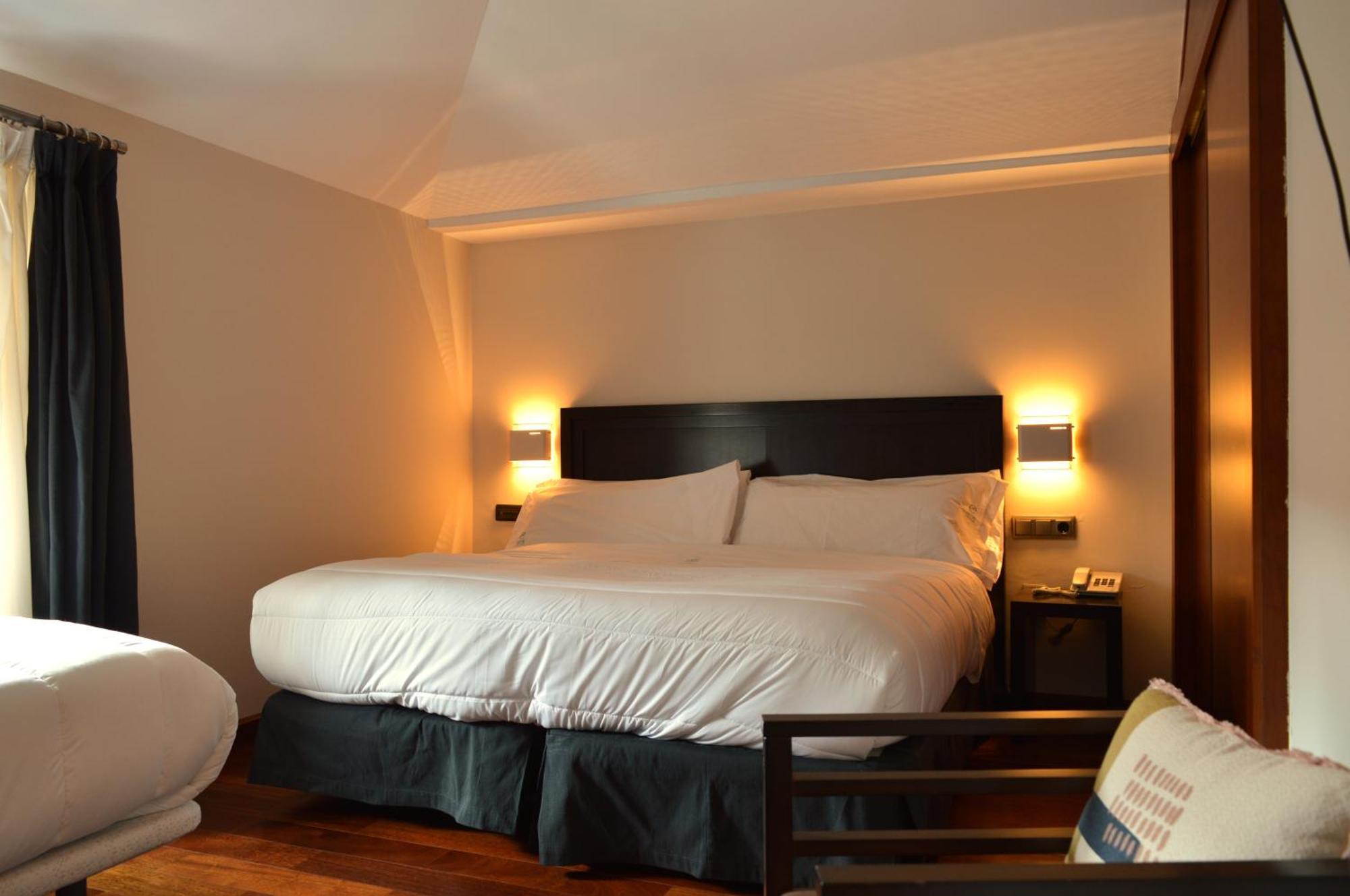 Hotel Baeza Monumental By Eme Hoteles Exterior photo