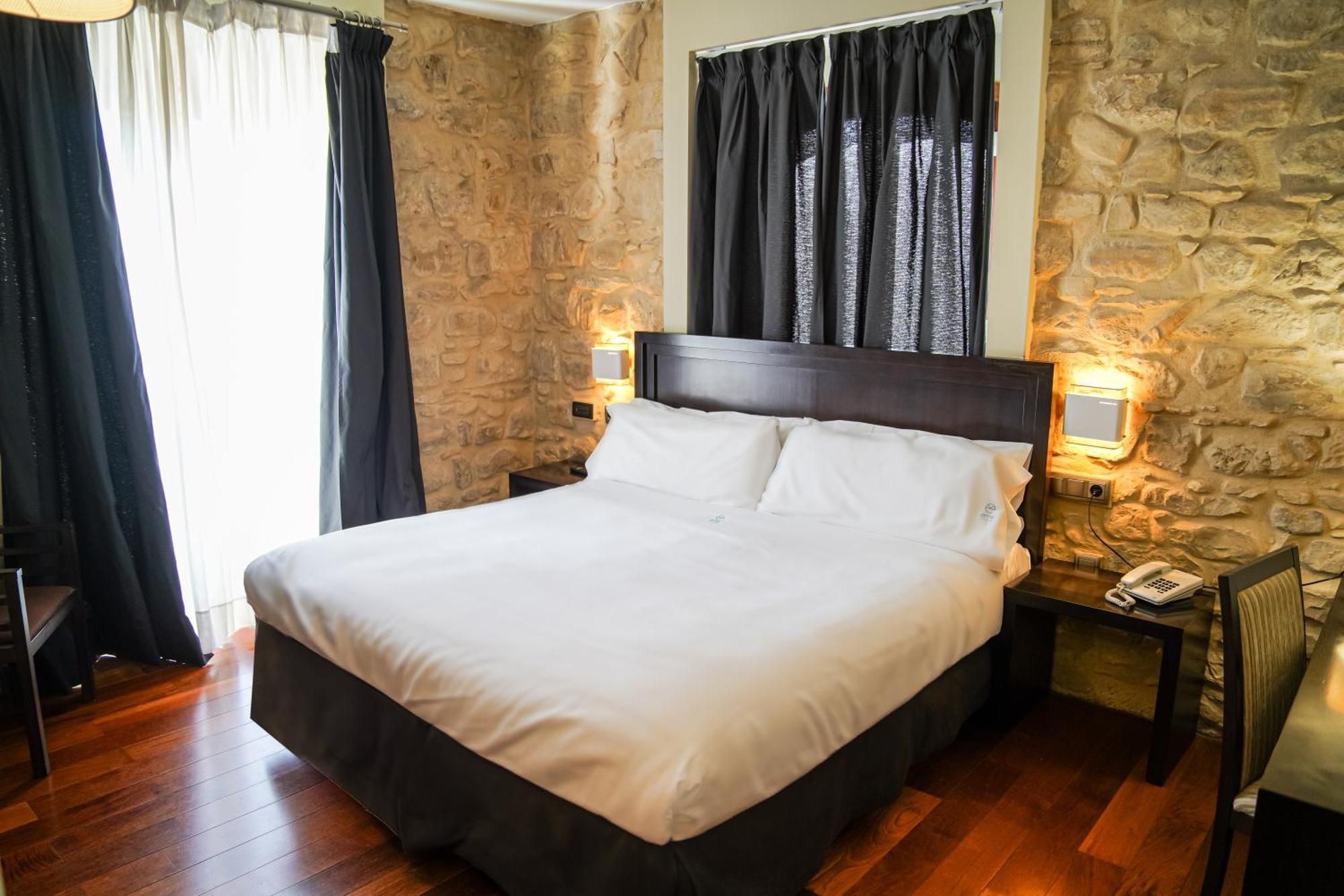 Hotel Baeza Monumental By Eme Hoteles Exterior photo
